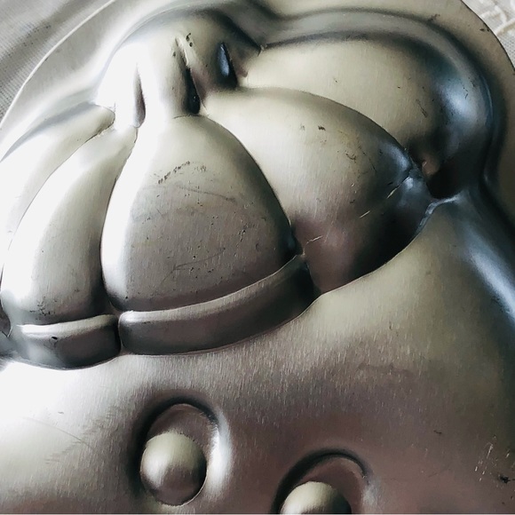 Wilton Haunted Pumpkin Cake Pan - Picture 6 of 9